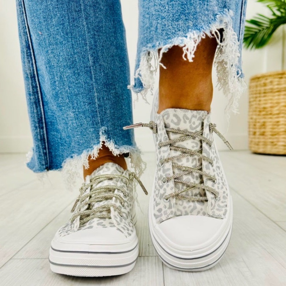Women’s Casual Very G Leopard Low-Top Sneakers with Sparkle Laces